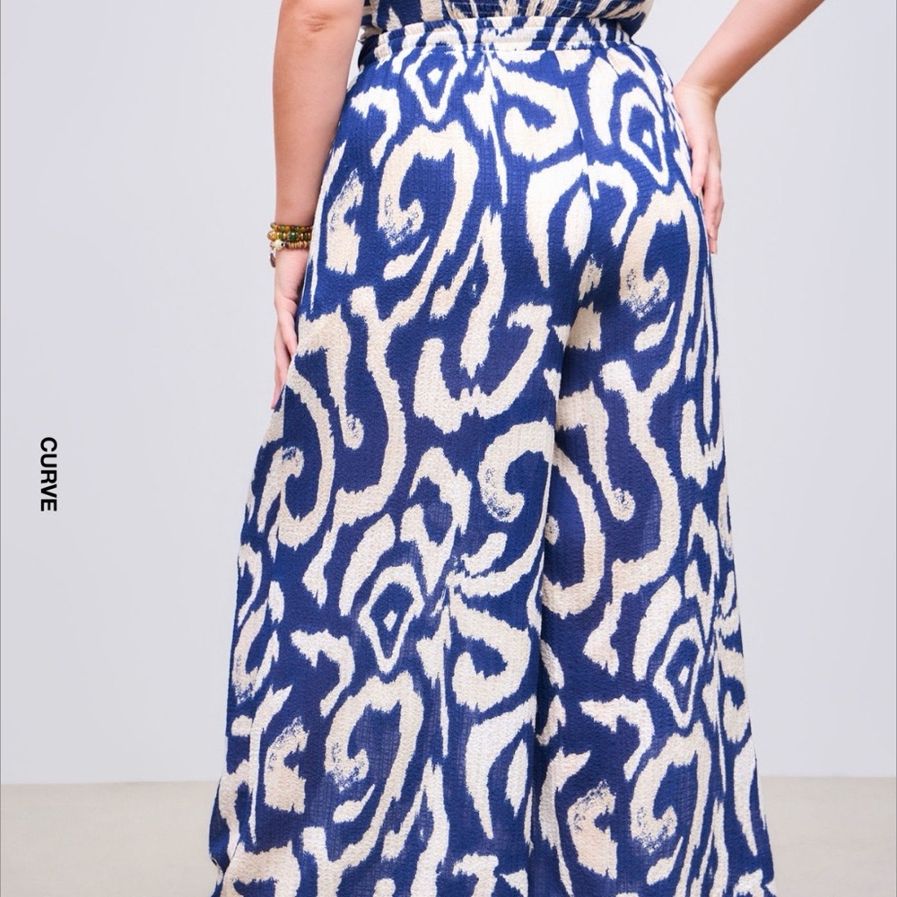 WOVEN MID RISE ABSTRACT 
POCKET WIDE LEG
TROUSERS CURVE & PLUS NEW WITH TAGS